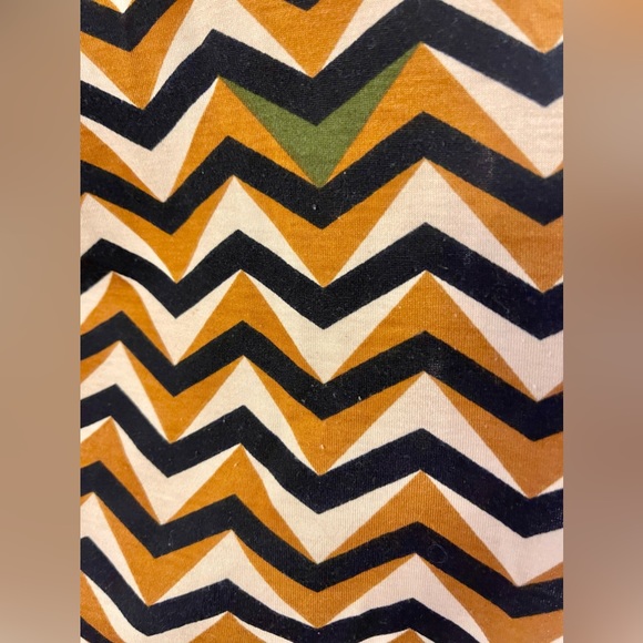 LuLaRoe Lindsay kimono, chevron stripes, size M, VGUC - Picture 2 of 4